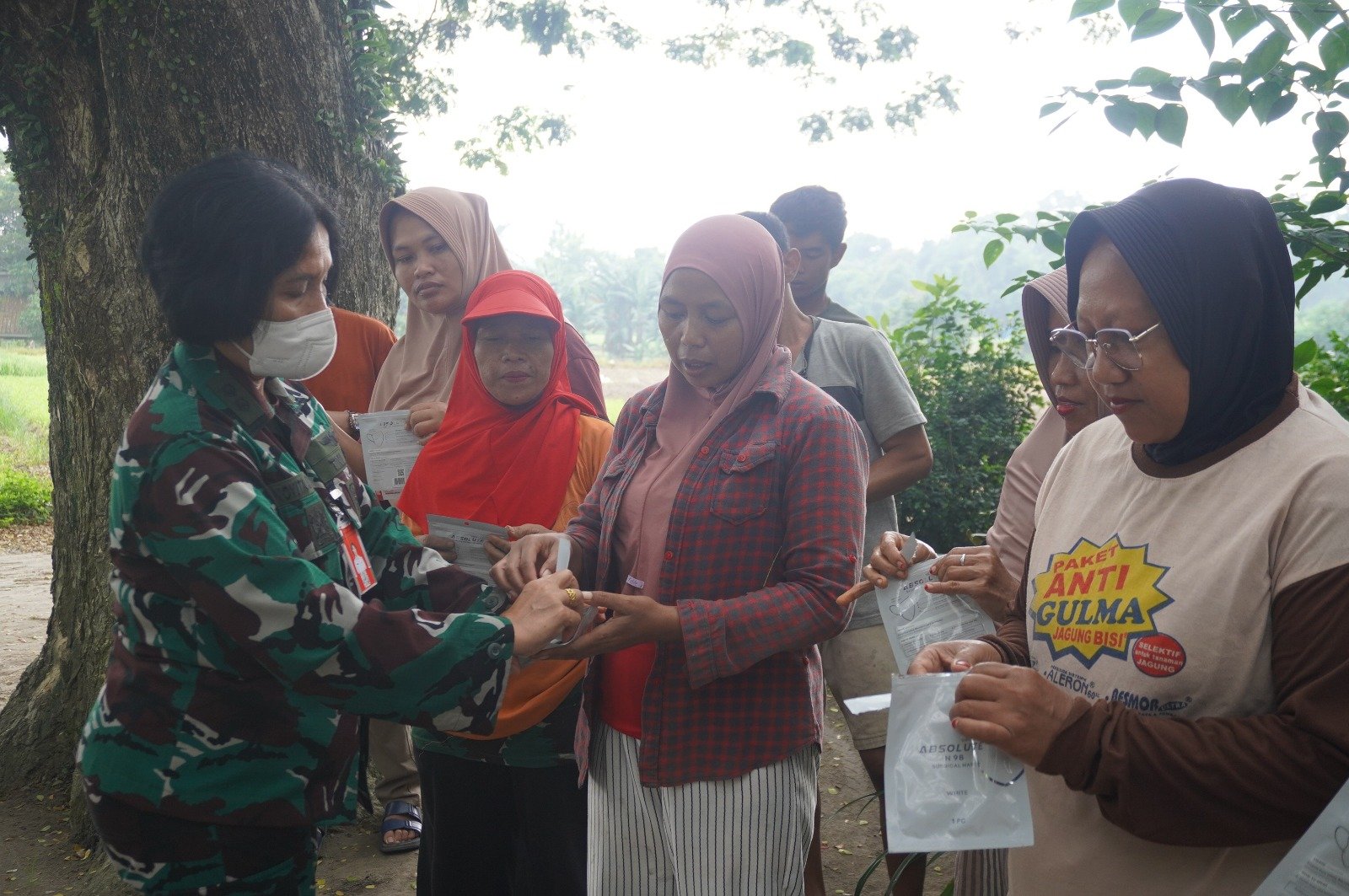 Hadapi Kabut Asap, Kalambangja Lanud Roesmin Nurjadin Ajak Personel dan Masyarakat Jaga Kesehatan