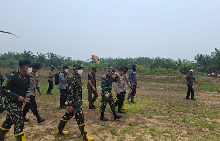 Kodam XIX/Tuanku Tambusai Perkuat Penanganan Karhutla, Pangdam Tinjau Langsung Pulau Jum’at