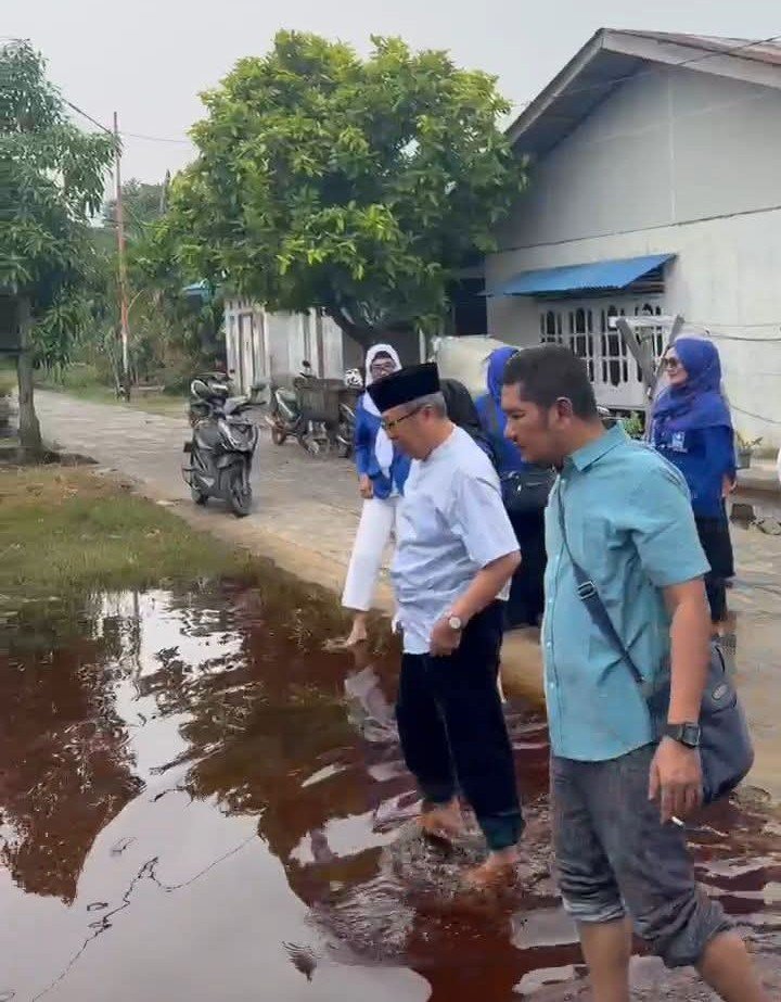 Tak Hanya Duduk di Kursi Dewan, Sunaryo Turun Langsung Bantu Warga Banjir