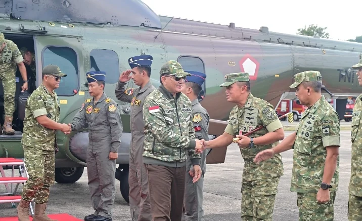 Komandan Lanud Roesmin Nurjadin Sambut Kunjungan Kerja Menteri Pertahanan RI
