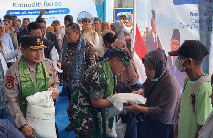 Pangdam XIX/Tuanku Tambusai Hadir Bersama Mentan Amran Salurkan Bantuan Pangan