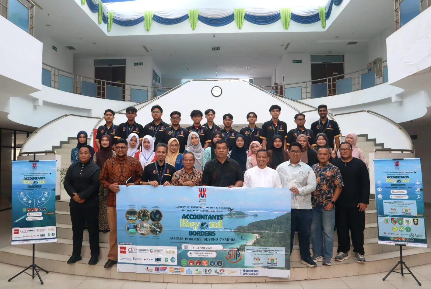 Mahasiswa UMK Malaysia Tinjau Langsung Aktivitas Pelabuhan Dumai
