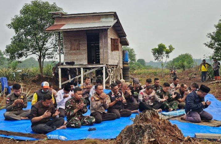 Di Tengah Penanganan Karhutla, Pangdam XIX/TT Gelar Salat Istisqa di Pulau Jumat